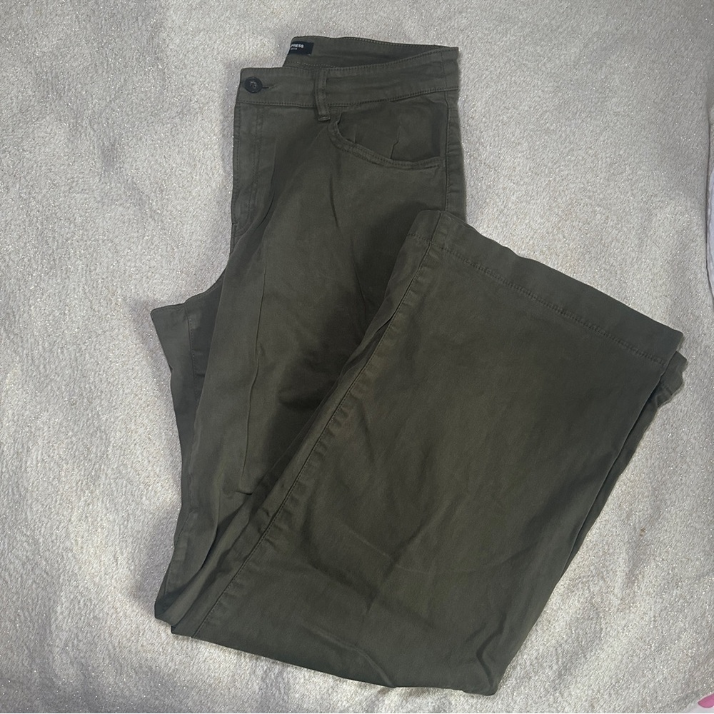 Express Women's Khaki Straight Leg Cargo Pants - Picture 2 of 7